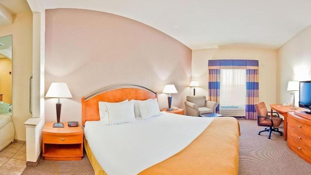 Holiday Inn Express Forest City By Ihg Ngoại thất bức ảnh