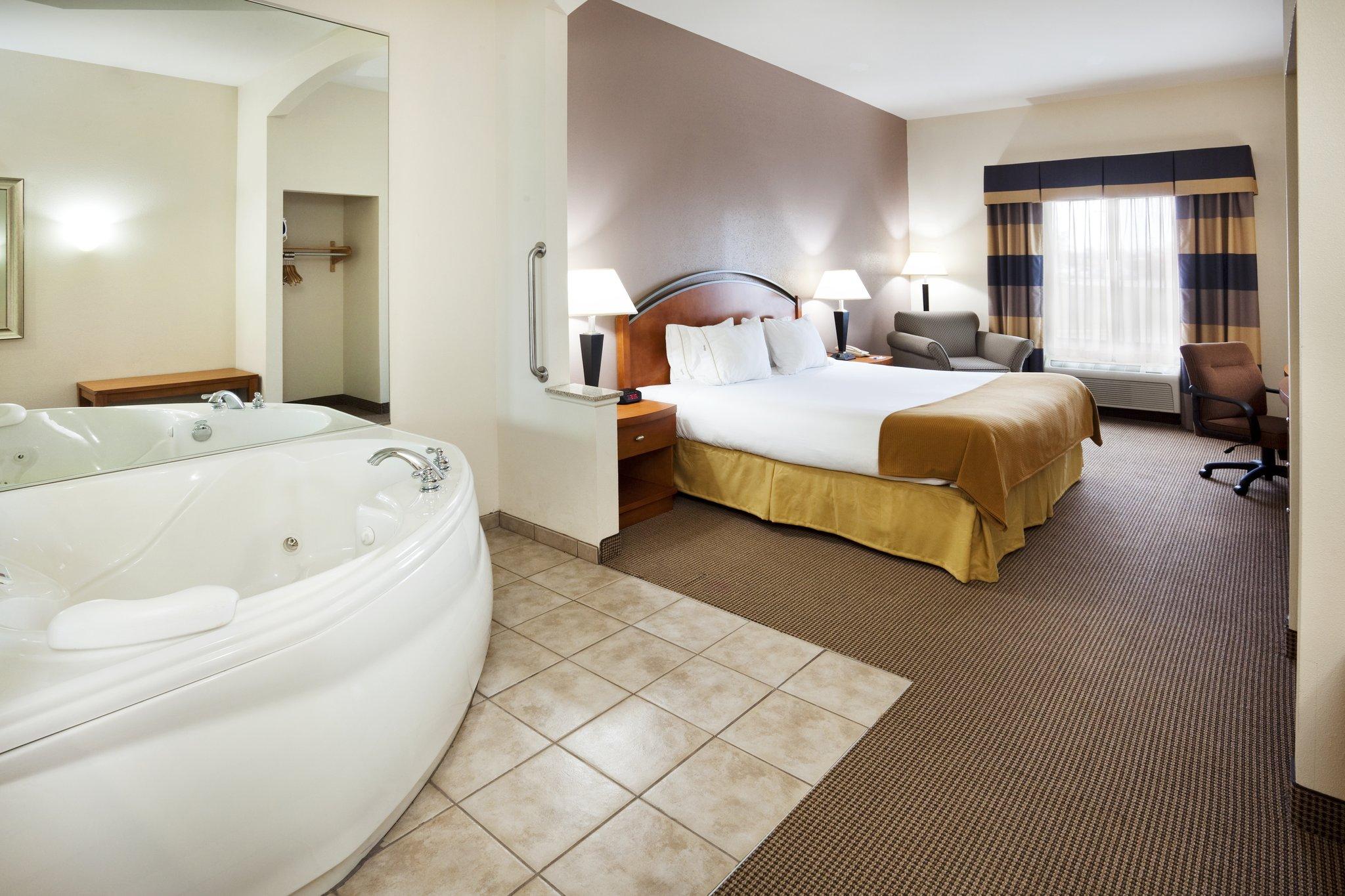Holiday Inn Express Forest City By Ihg Phòng bức ảnh