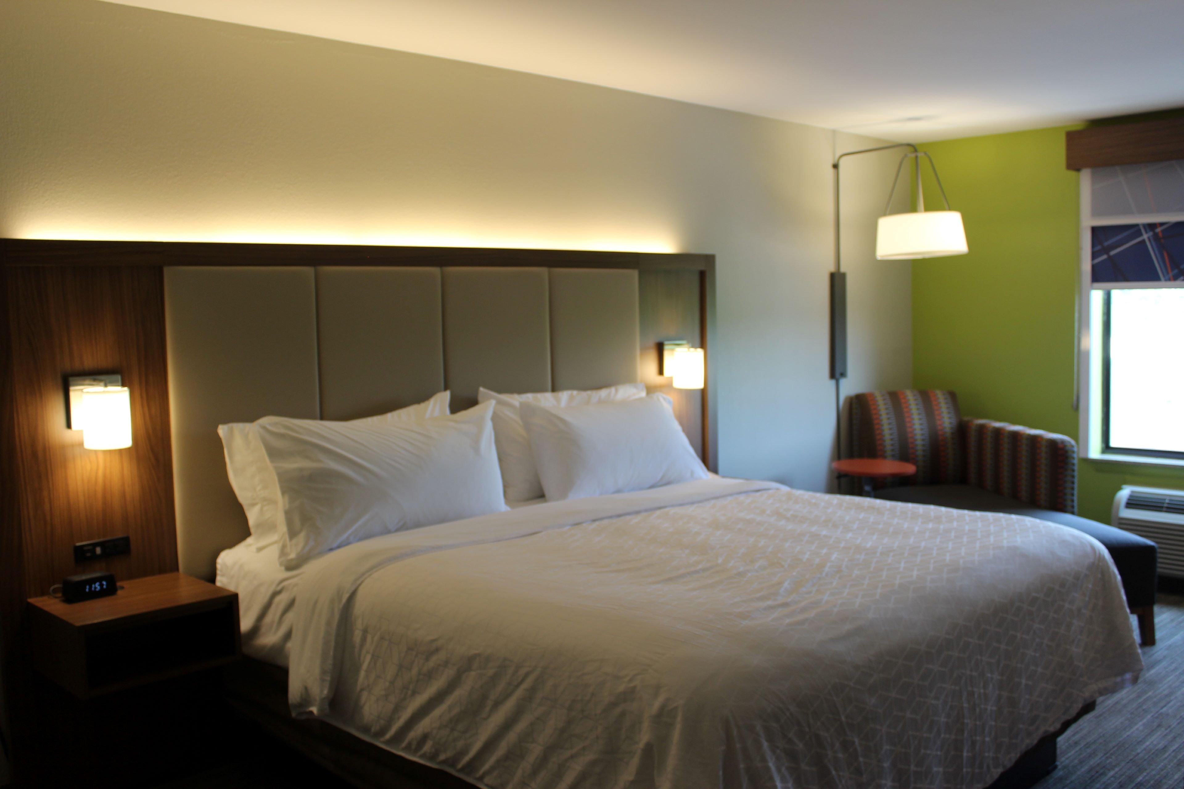 Holiday Inn Express Forest City By Ihg Ngoại thất bức ảnh