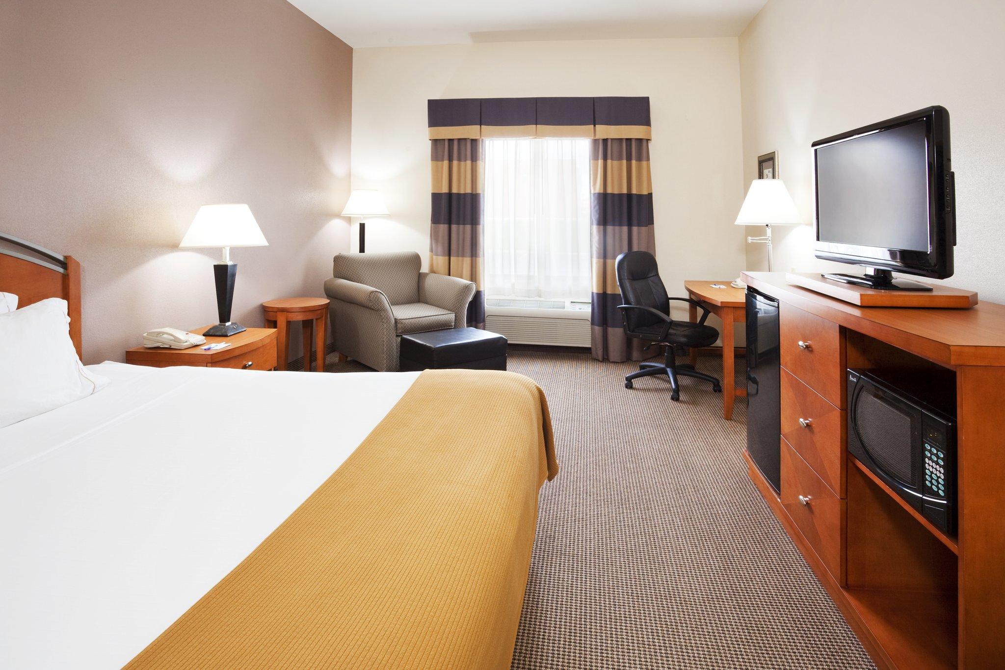 Holiday Inn Express Forest City By Ihg Ngoại thất bức ảnh