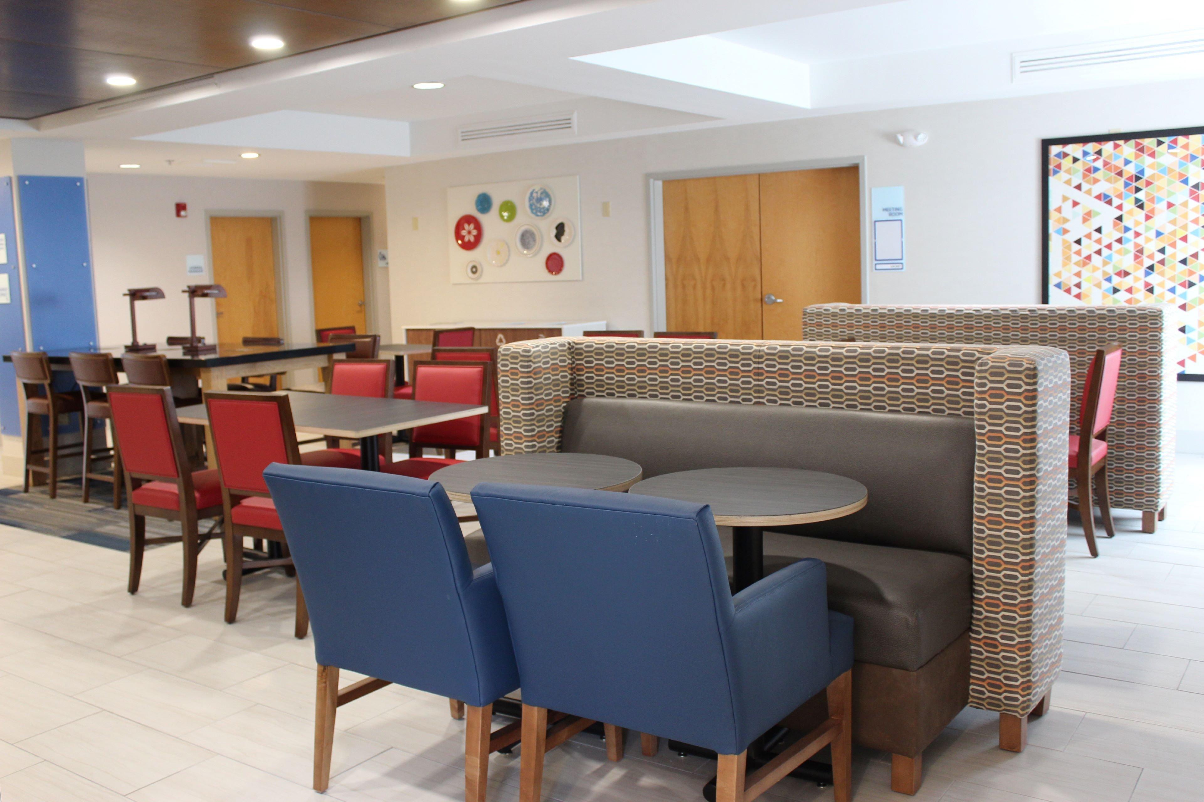Holiday Inn Express Forest City By Ihg Ngoại thất bức ảnh