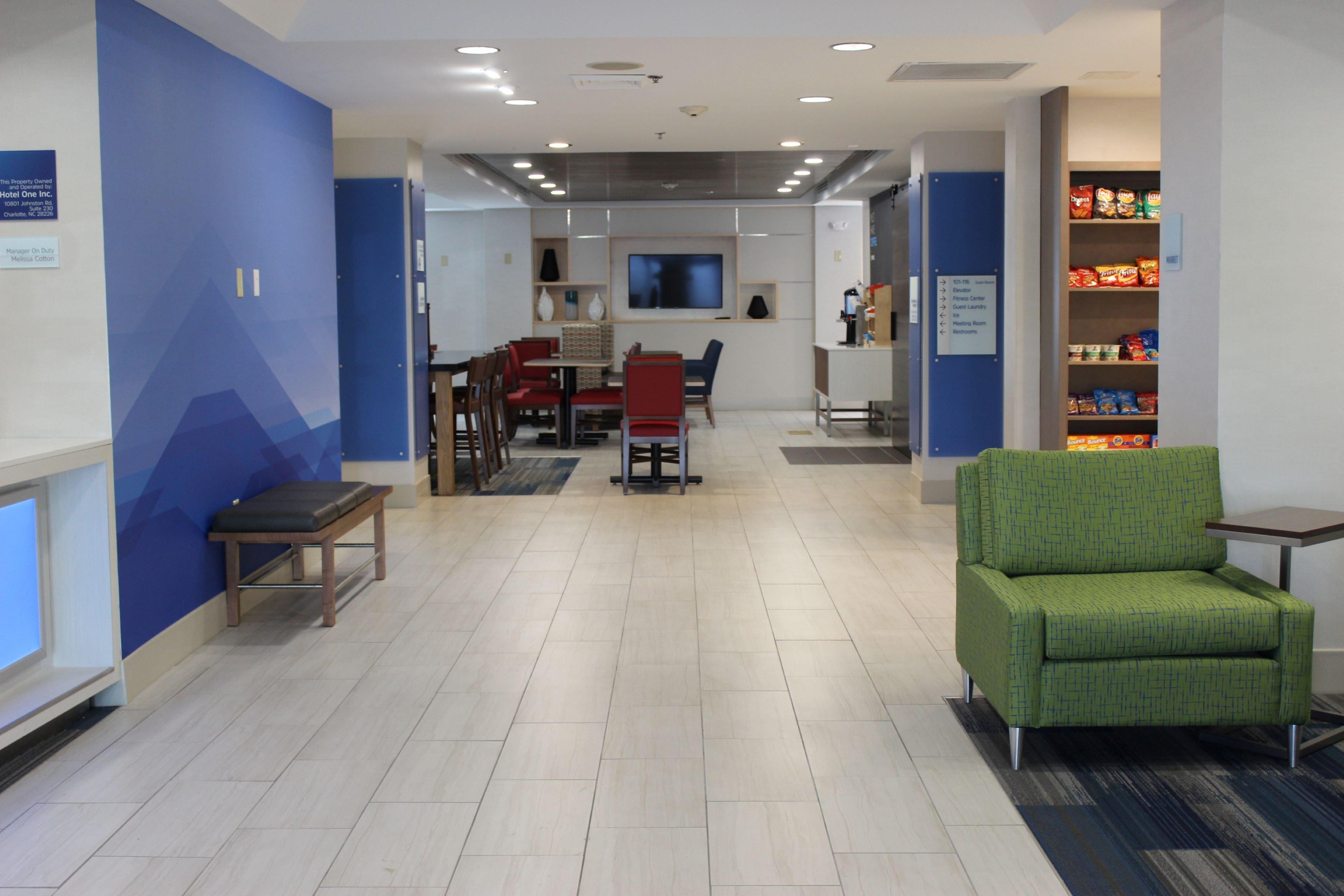 Holiday Inn Express Forest City By Ihg Ngoại thất bức ảnh