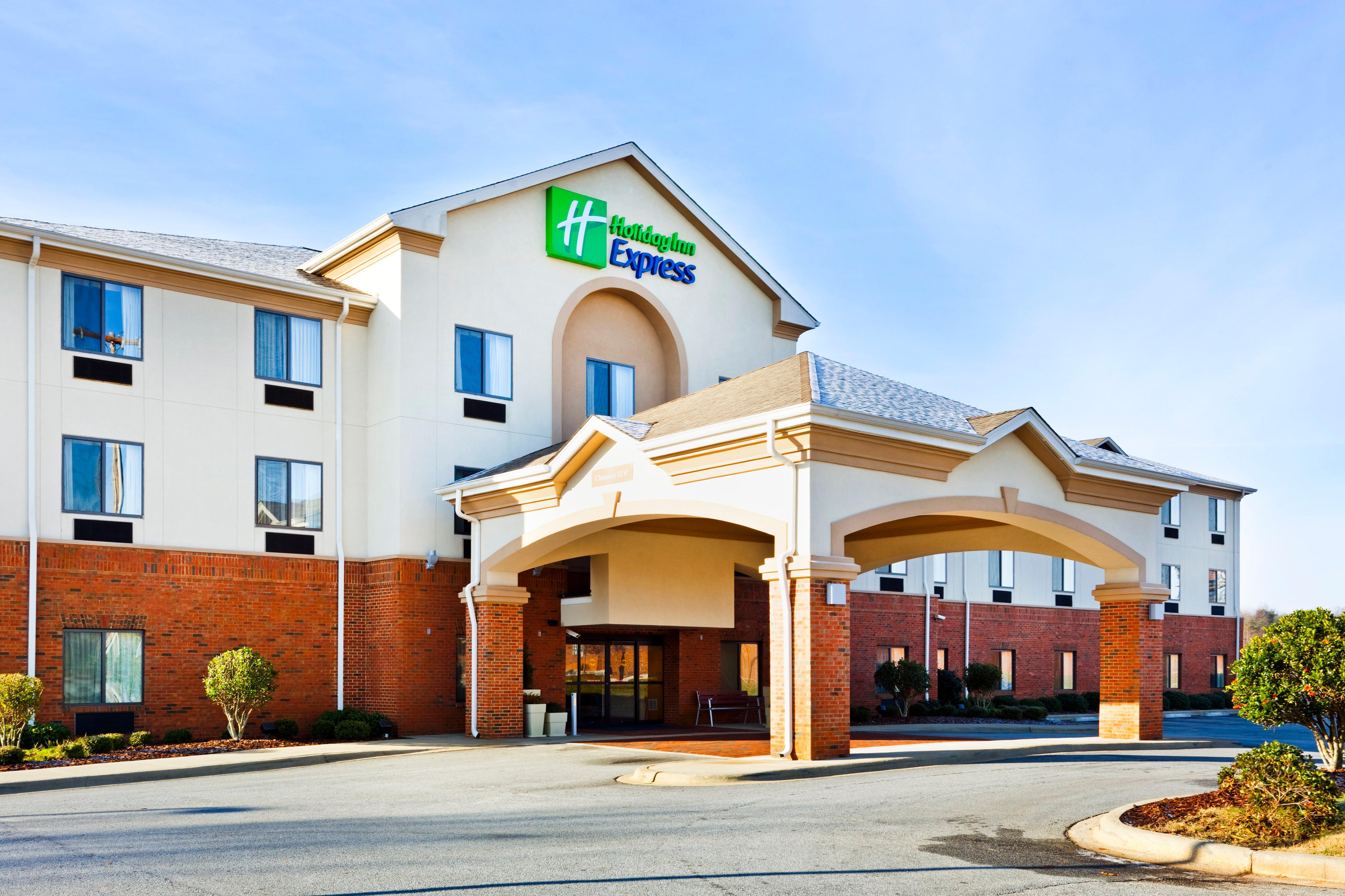 Holiday Inn Express Forest City By Ihg Ngoại thất bức ảnh