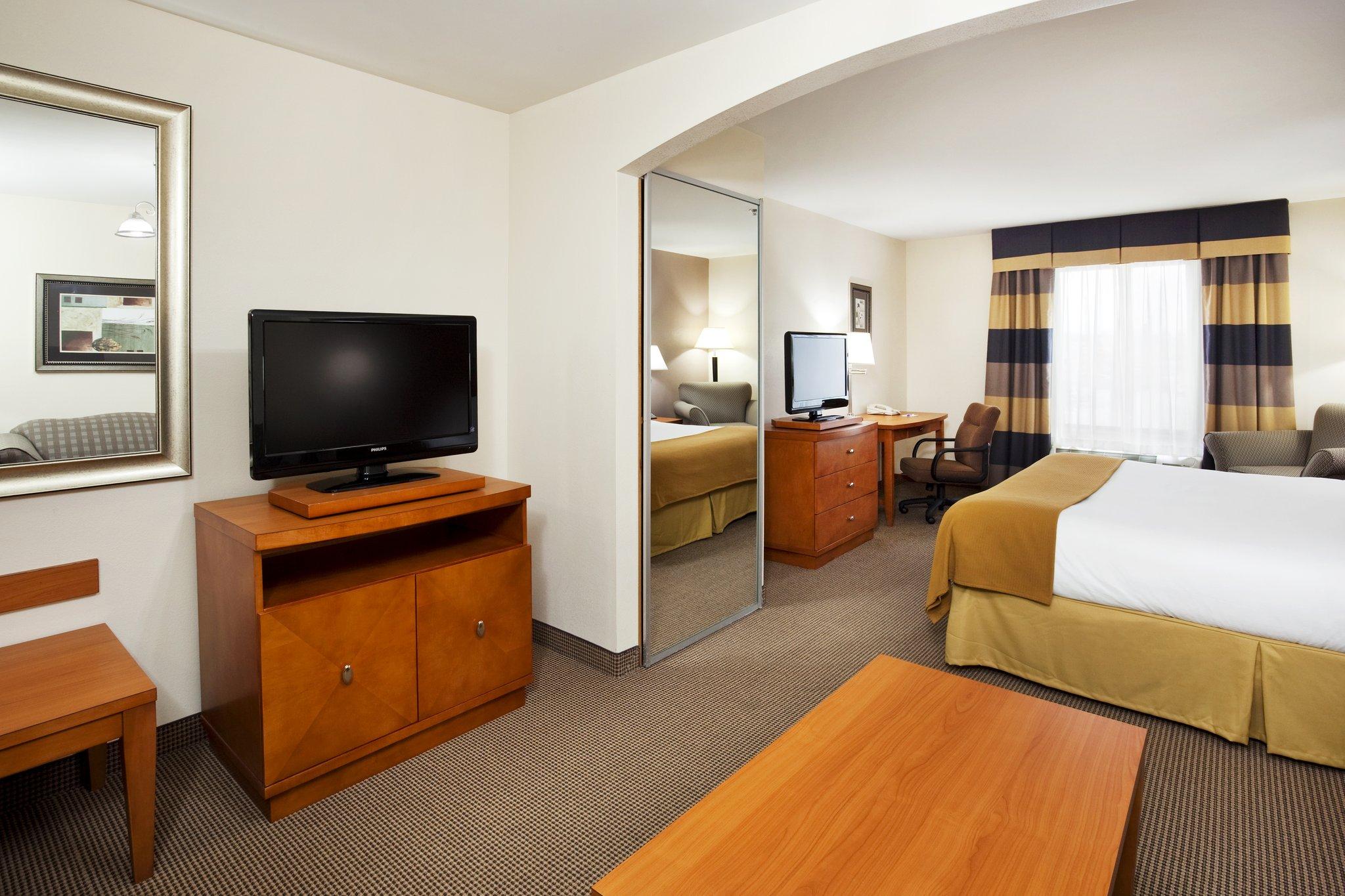 Holiday Inn Express Forest City By Ihg Phòng bức ảnh