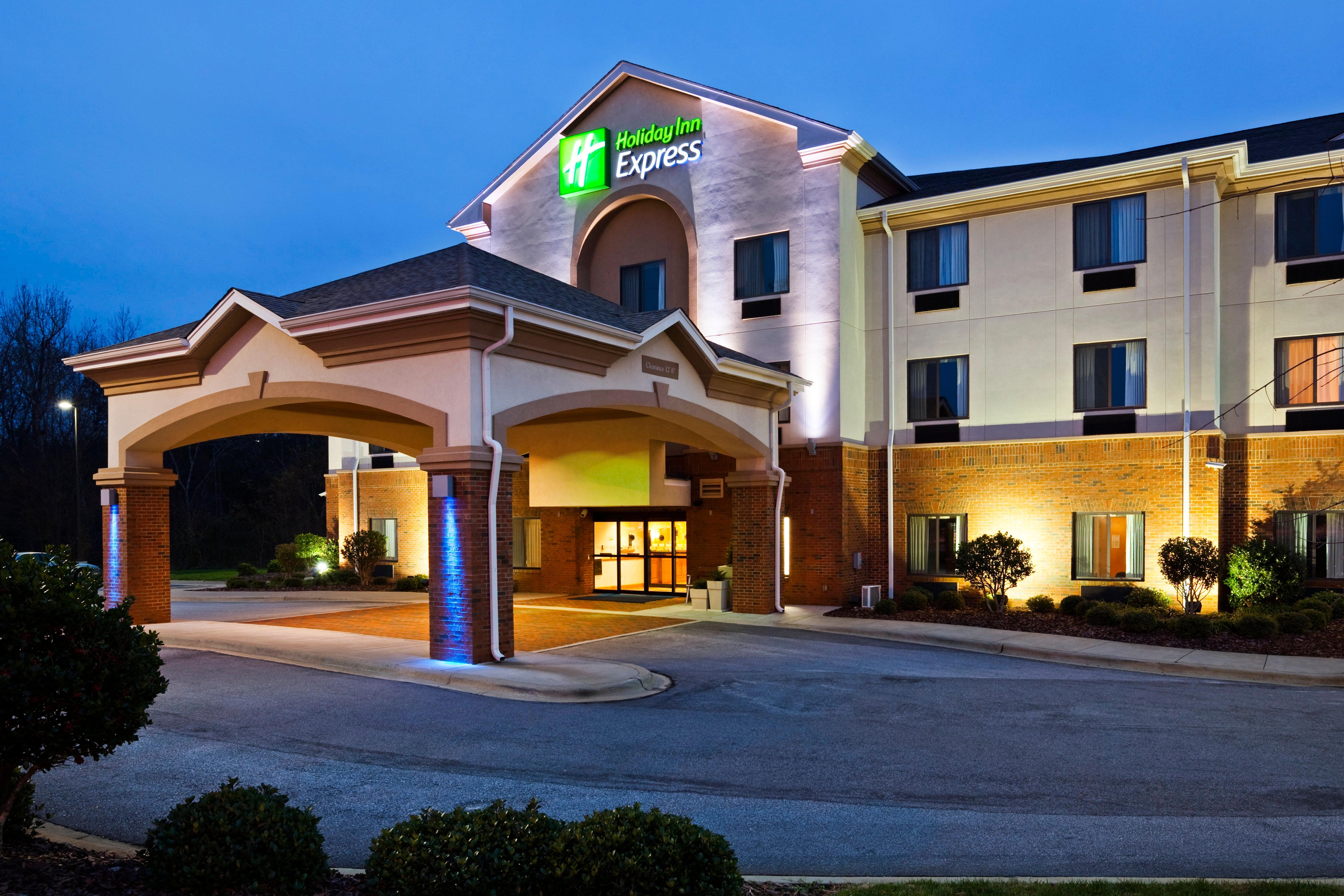 Holiday Inn Express Forest City By Ihg Ngoại thất bức ảnh