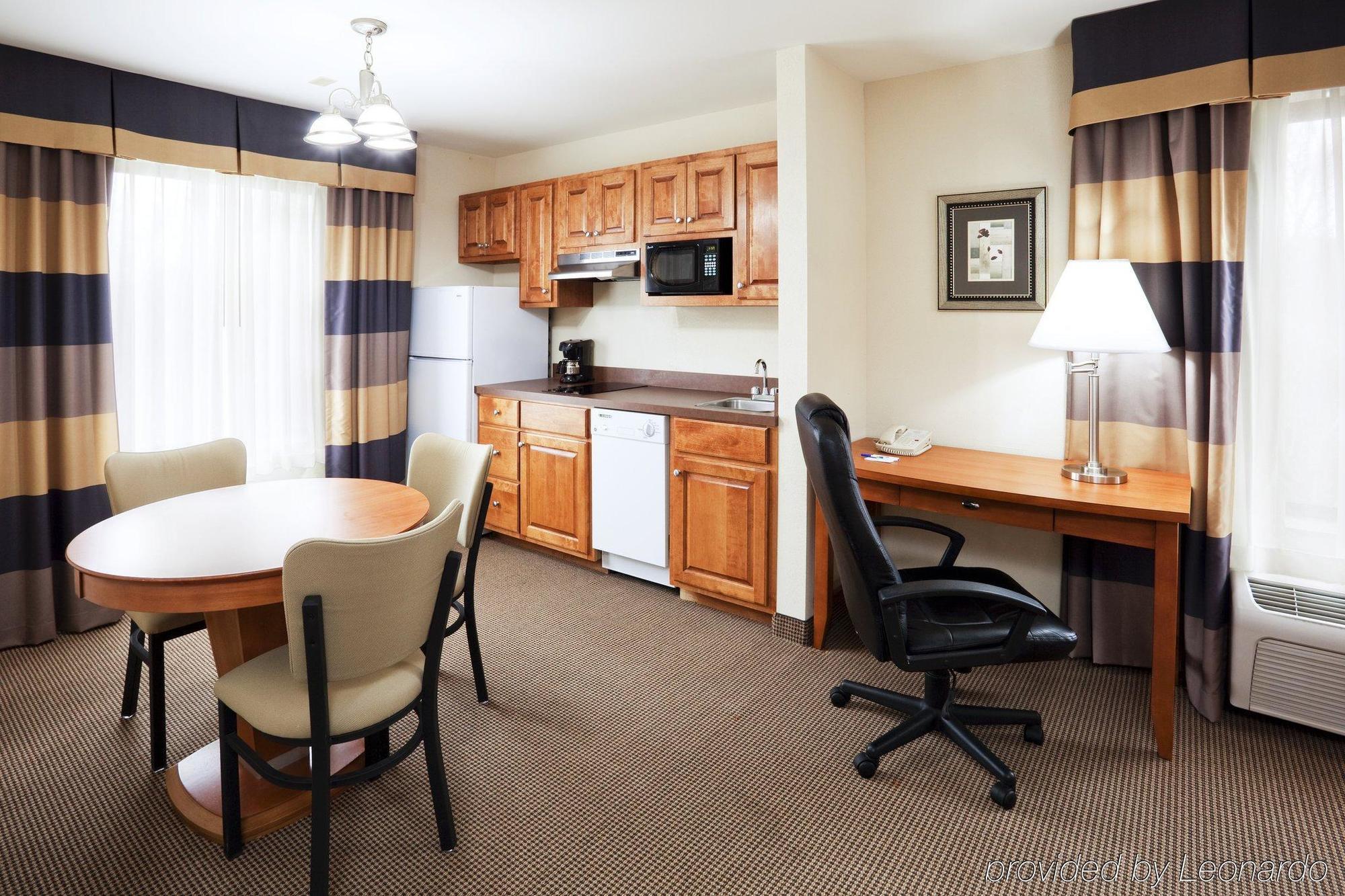 Holiday Inn Express Forest City By Ihg Ngoại thất bức ảnh