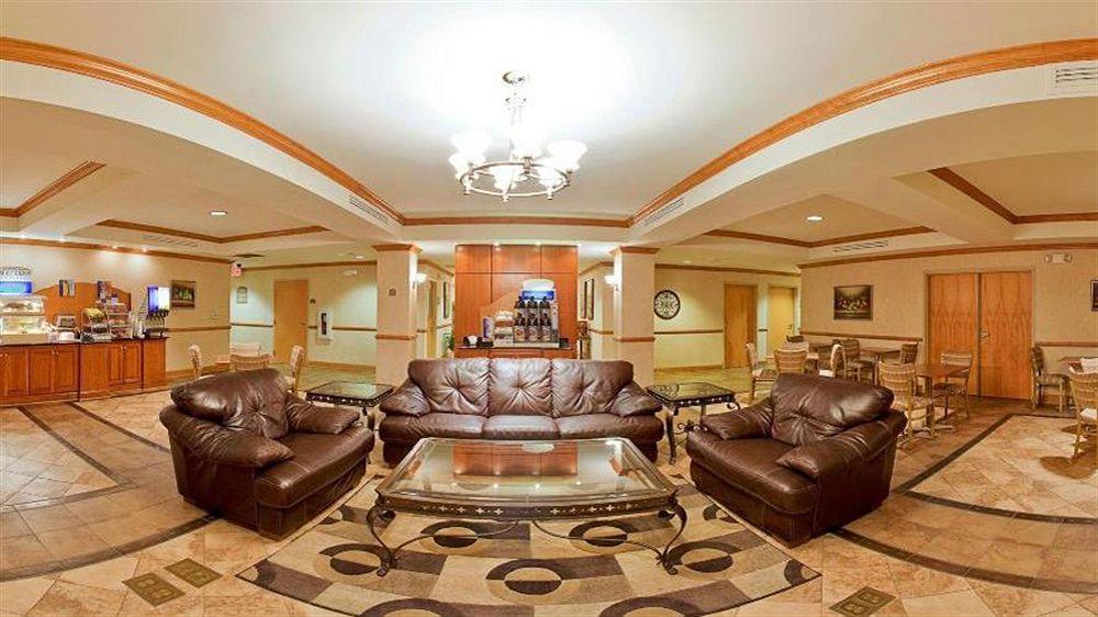 Holiday Inn Express Forest City By Ihg Ngoại thất bức ảnh