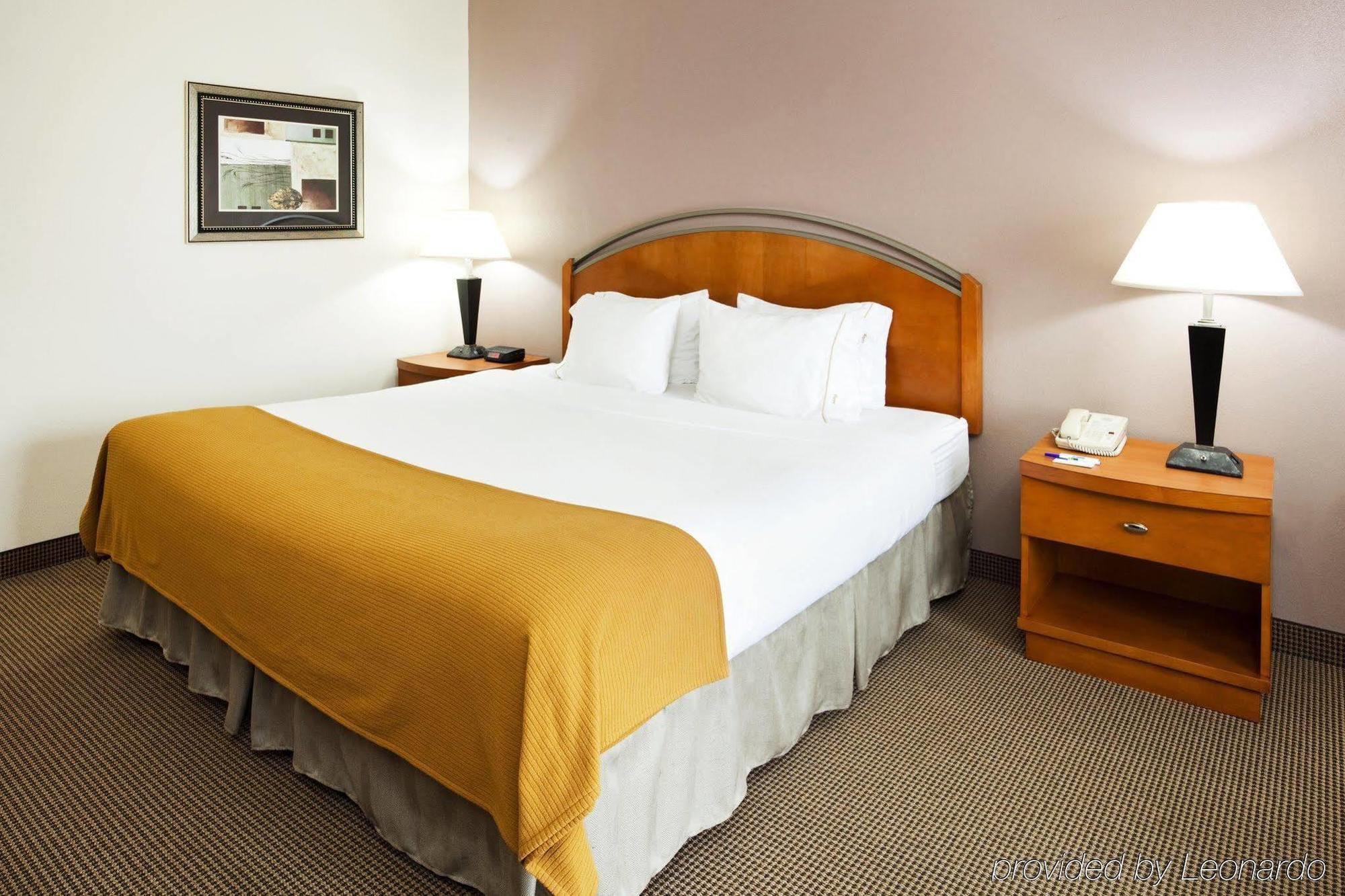 Holiday Inn Express Forest City By Ihg Ngoại thất bức ảnh